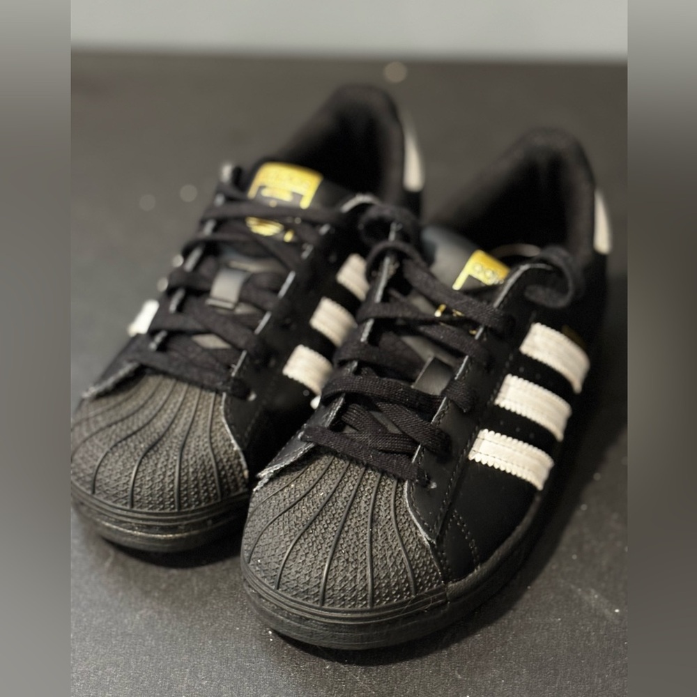 KIDS SNEAKERS
